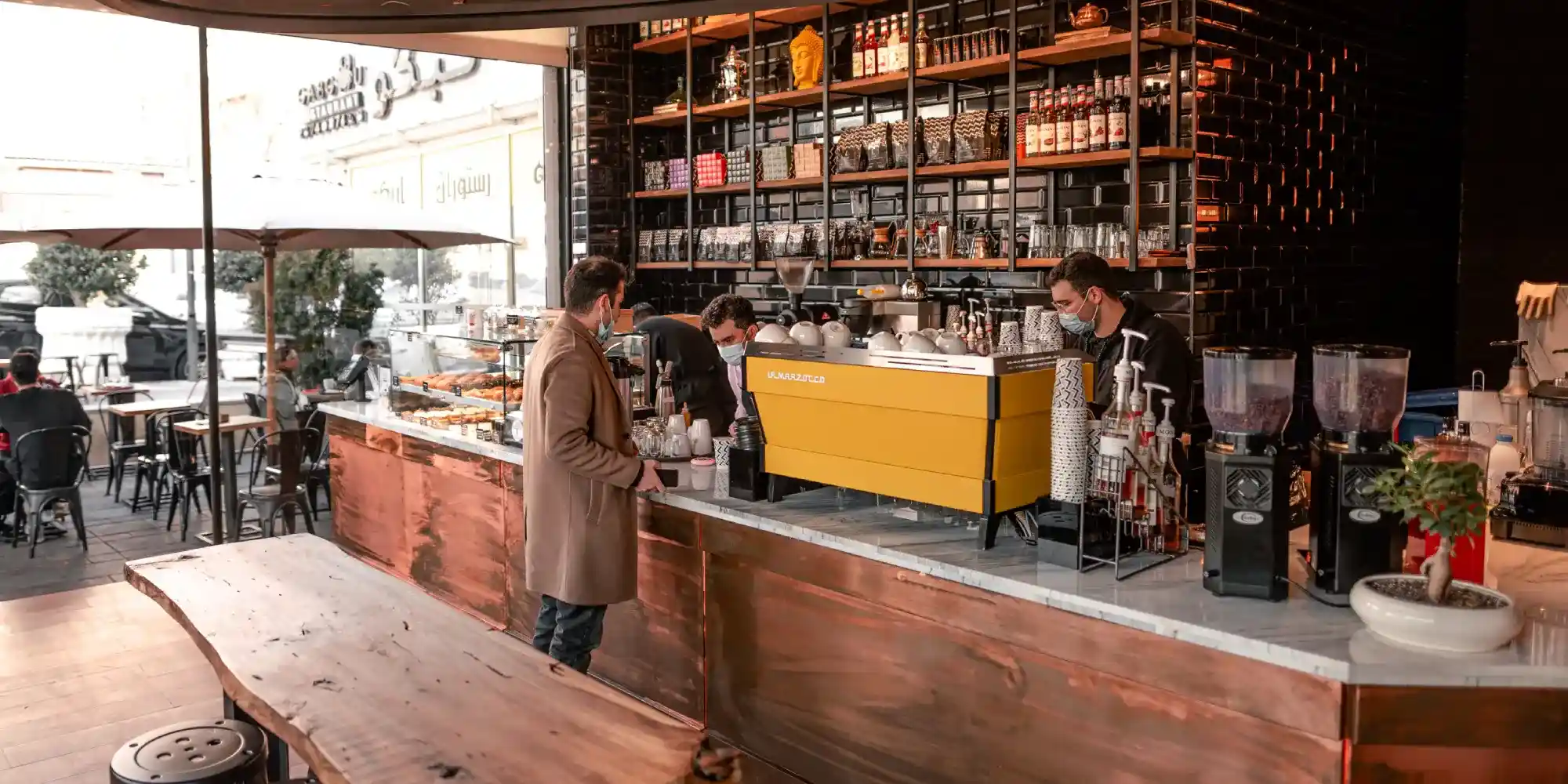 فضای داخلی و دکوراسیون کافه وید